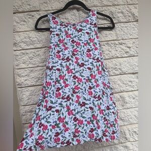 ⭐️NWOT Floral tank top in L